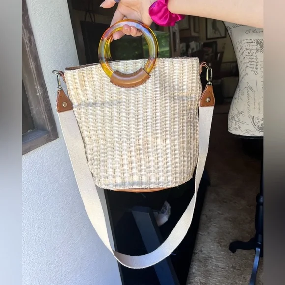 HOBO Sheila Bucket - Natural Straw bucket bag. - Picture 8 of 17